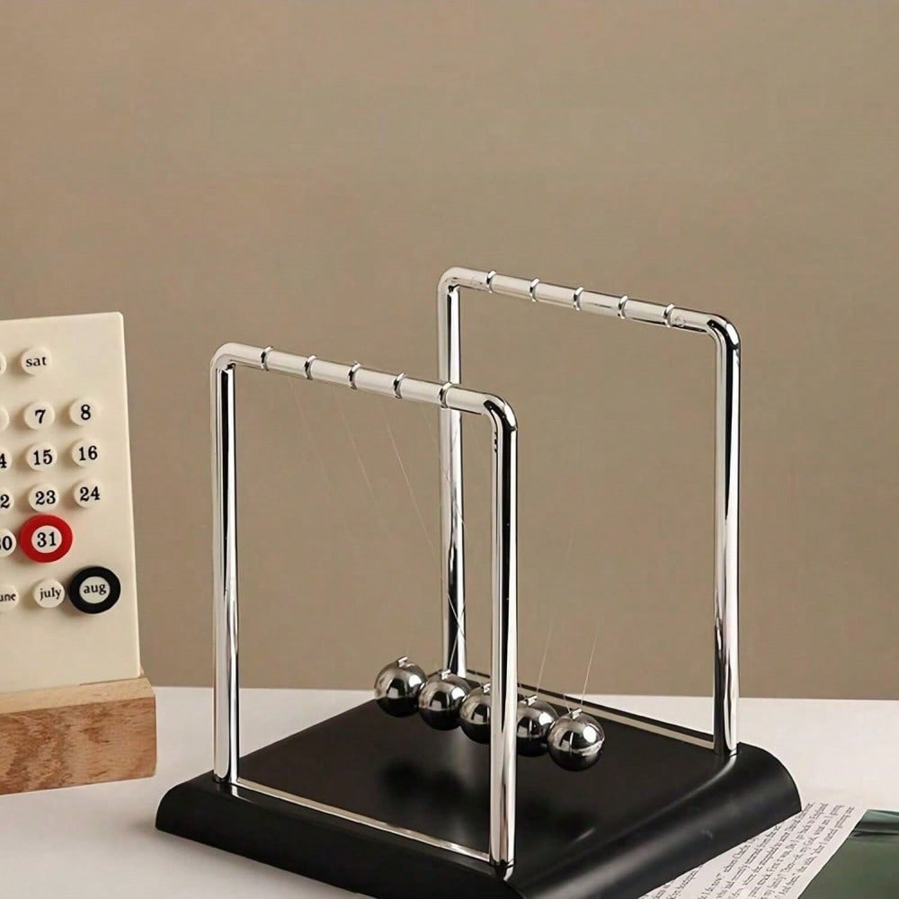 Black Metal Newton's Cradle Ba - Tech Accessories For Office のレビューと価格